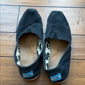 Women’s Black Toms